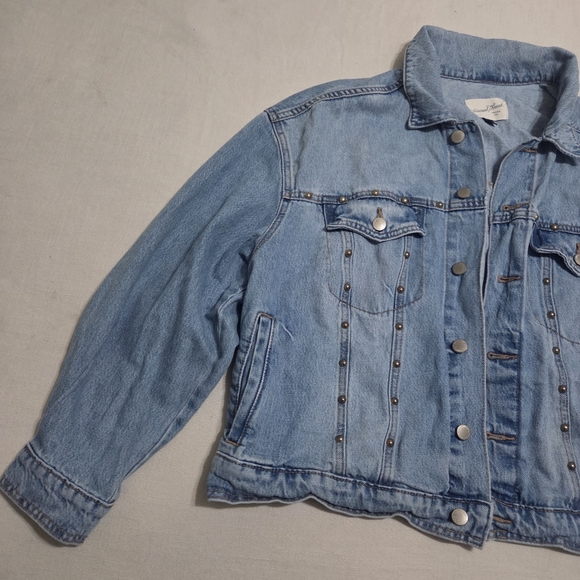 Universal Thread Light Blue Jean Jacket - Picture 2 of 10